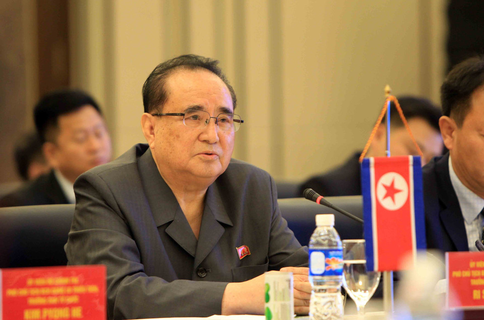 Ông Ri Su Yong, Ủy viên Bộ Chính trị, Phó Chủ tịch Ban Chấp hành Đảng Lao động Triều Tiên phát biểu tại buổi làm việc. (Ảnh: An Đăng/TTXVN)