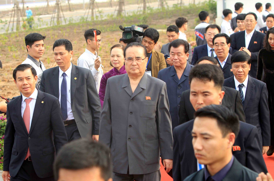 Đoàn đại biểu cấp cao Triều Tiên đến thăm Tổ hợp sản xuất ôtô Vinfast (huyện Cát Hải). (Ảnh: An Đăng/TTXVN)