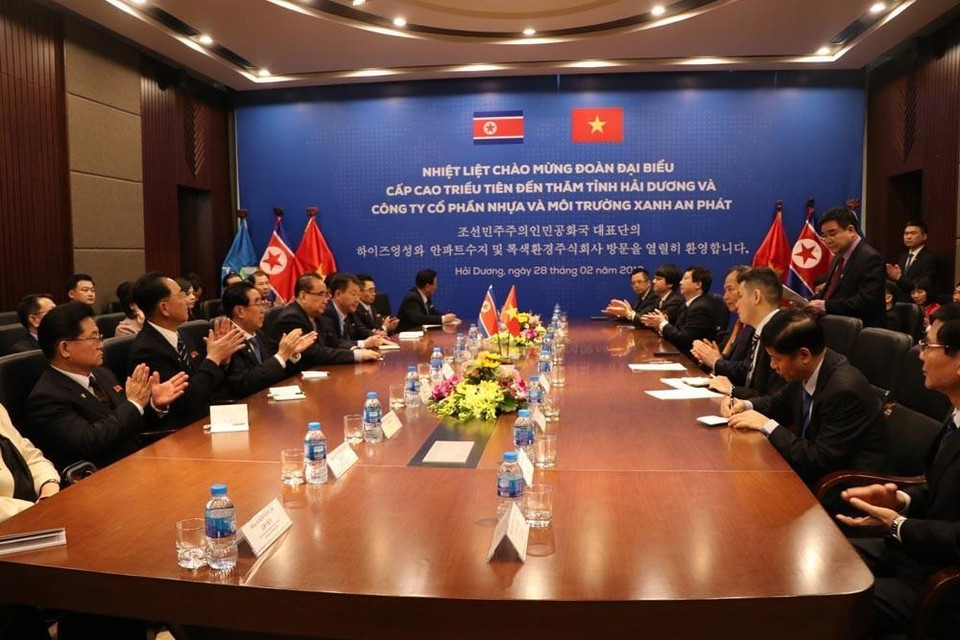  Lãnh đạo tỉnh Hải Dương tiếp xã giao đoàn lãnh đạo cấp cao của Đảng Lao động Triều Tiên. (Ảnh: Mạnh Minh/TTXVN)