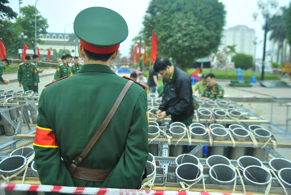 Các trận địa pháo hoa được bảo vệ rất nghiêm ngặt để bảo đảm không có rủi ro.