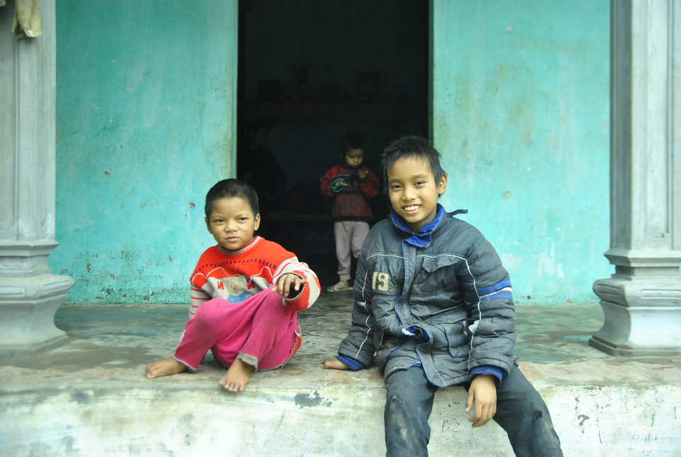 Ông Nguyễn Văn Tưng, vốn là thương binh. Năm 1970, trở về từ chiến trường, ông cưới bà Đỗ Thị Xúi, từ đó ông phát bệnh. Nhà ông Tưng mười mấy khẩu đều bị tâm thần, chỉ duy có bà Xúi là tỉnh táo. Hơn 40 năm nay, căn nhà lụp xụp 3 thế hệ mất Tết. Nhưng Xuân Ất Mùi này, mọi sự đã khác.