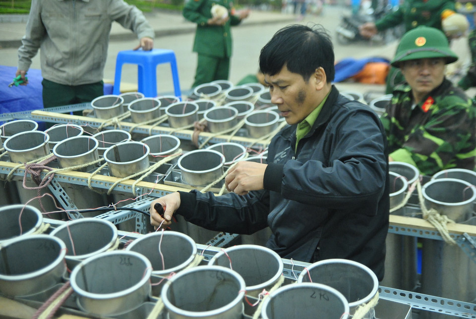 Thời lượng bắn pháo hoa 15 phút, thời điểm bắn từ 0 giờ đến 0 giờ 15 ngày 19/2/2015 (Giao thừa Tết Nguyên đán Ất Mùi 2015).