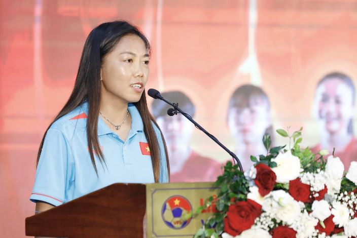 Đội trưởng Huỳnh Như phát biểu tại lễ xuất quân. (Ảnh: TTXVN)