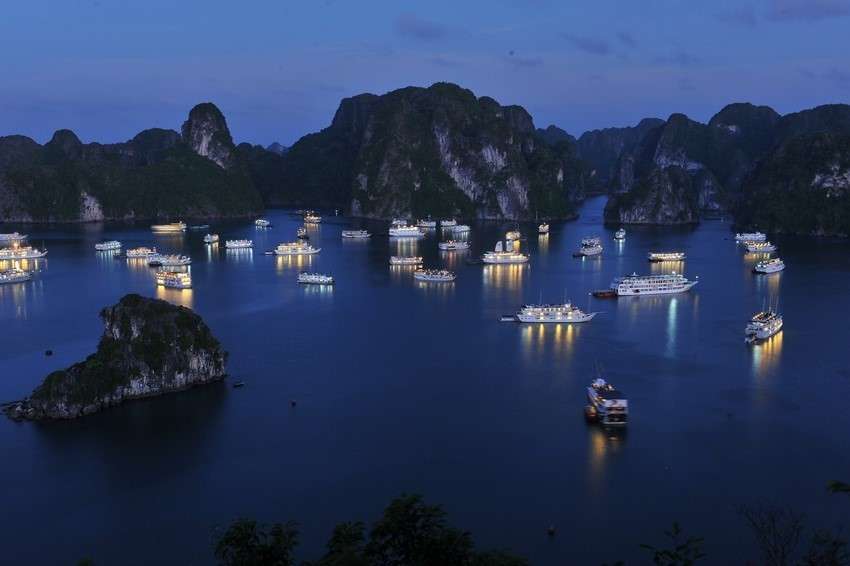 Vịnh Hạ Long (Quảng Ninh) đoạt giải Điểm tham quan hàng đầu châu Á (Asia’s Leading Tourist Attraction). (Ảnh: Minh Đức/TTXVN)