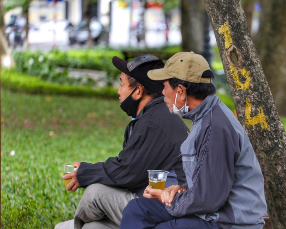 Cốc trà nóng trong ngày lạnh đầu Đông. (Ảnh: Tuấn Đức/TTXVN)