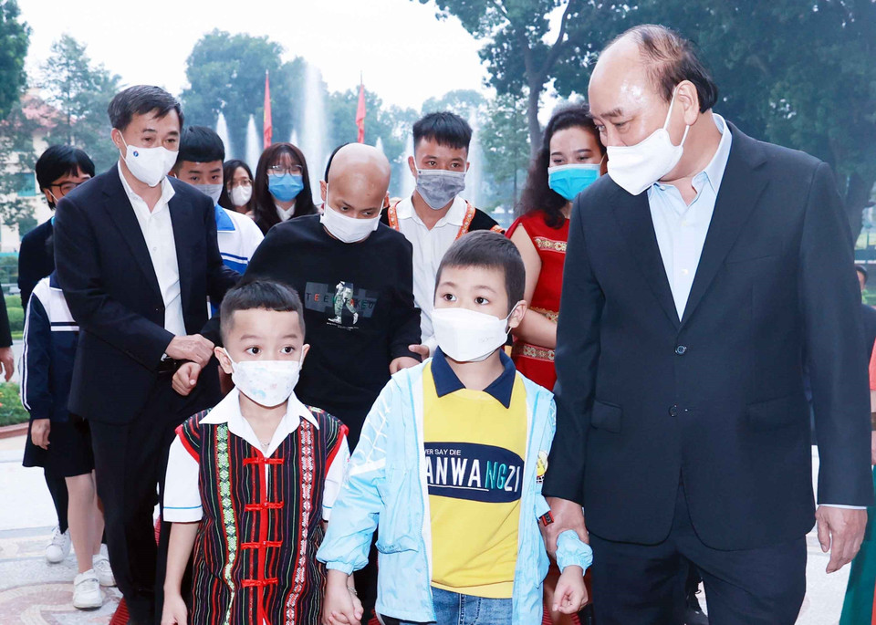 Cuộc thi Vì một Việt Nam tất thắng dành cho các bệnh nhi ung thư, bệnh hiểm nghèo, chất độc da cam, tàn tật, khuyết tật, tự kỷ và trẻ mồ côi. (Ảnh: Thống Nhất/TTXVN)