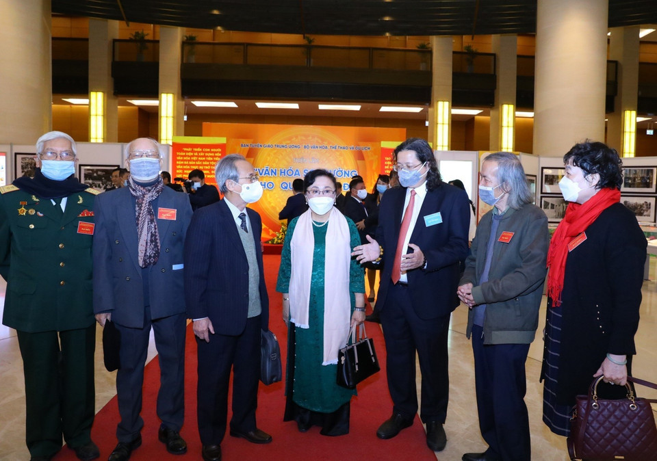 Khoảng 600 đại biểu là lãnh đạo Đảng, Nhà nước, các nhà quản lý văn hóa, trí thức, văn nghệ sỹ tiêu biểu tham dự. Hội nghị được kết nối trực tuyến với hàng trăm điểm cầu tại các tỉnh, thành cùng nhiều bộ, ngành trên cả nước. (Ảnh: Văn Điệp/TTXVN)