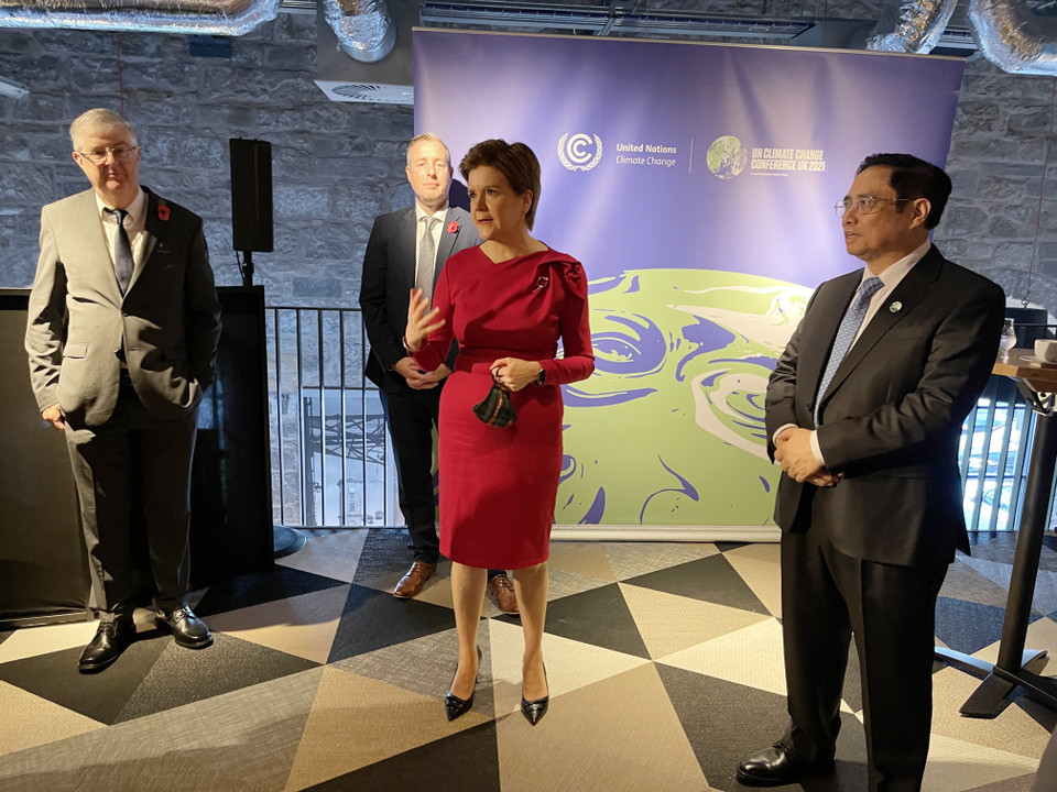 Thủ tướng Phạm Minh Chính, Thủ hiến Scotland cùng nguyên thủ các nước và tổ chức quốc tế tại buổi gặp. (Ảnh: TTXVN)