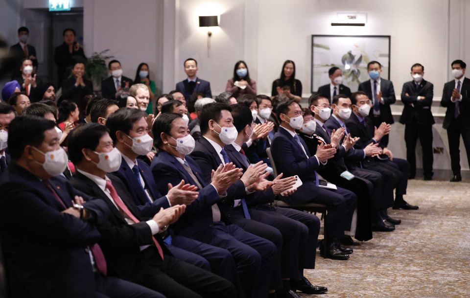 Đoàn đại biểu cấp cao Việt Nam tham dự buổi gặp. (Ảnh: Dương Giang/TTXVN)