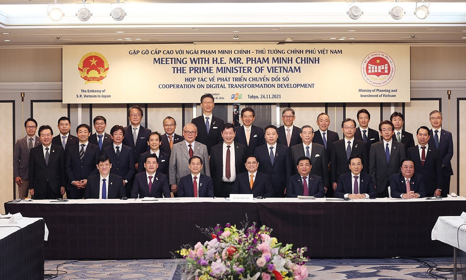 Sáng 24/11, tại Thủ đô Tokyo, Nhật Bản, Thủ tướng Phạm Minh Chính làm việc với các doanh nghiệp Nhật Bản trong lĩnh vực chuyển đổi số. (Ảnh: Dương Giang/TTXVN)