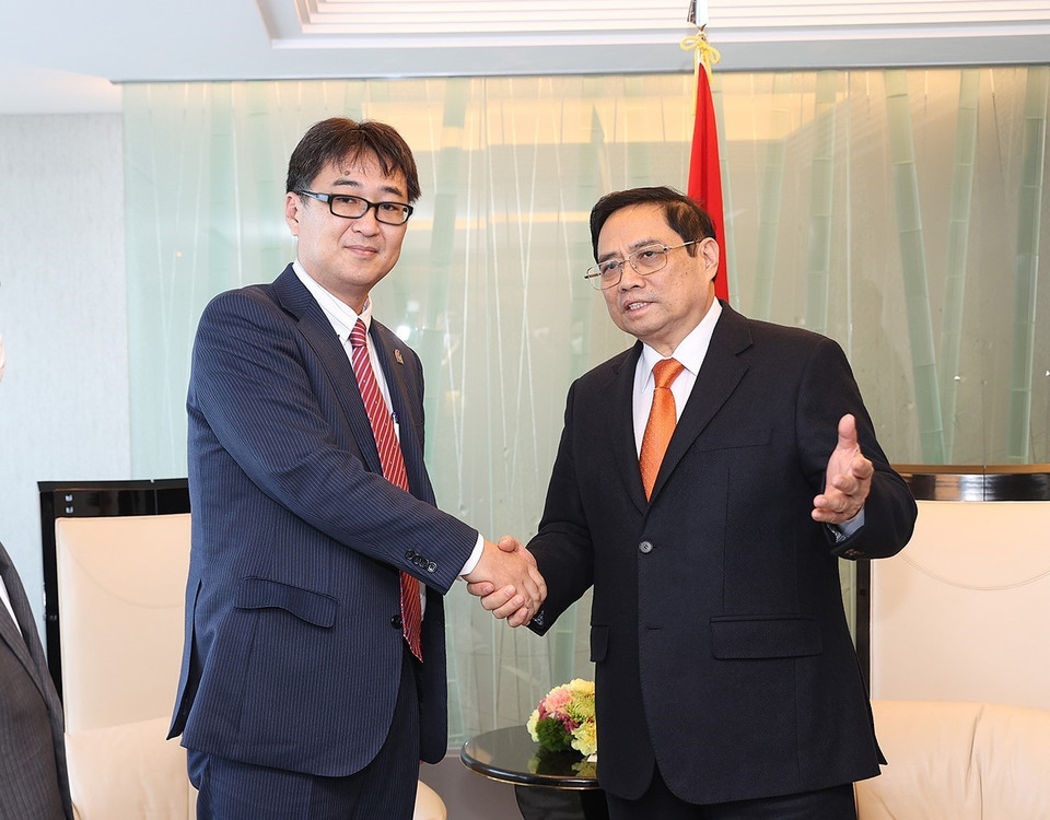 Thủ tướng Phạm Minh Chính tiếp Phó hiệu trưởng Trường Đại học Hiroshima Shinji Kaneko. (Ảnh: Dương Giang/TTXVN)