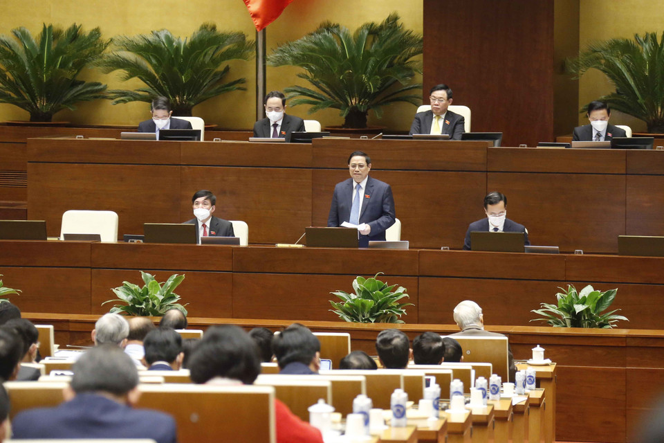 Thủ tướng Chính phủ Phạm Minh Chính trả lời chất vấn các vị đại biểu Quốc hội. (Ảnh: Doãn Tấn/TTXVN)