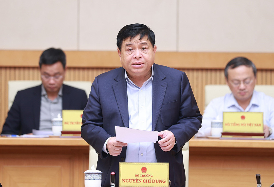 Bộ trưởng Bộ Kế hoạch và Đầu tư Nguyễn Chí Dũng báo cáo tình hình kinh tế-xã hội tháng Hai và 2 tháng năm 2023. (Ảnh: Dương Giang/TTXVN)