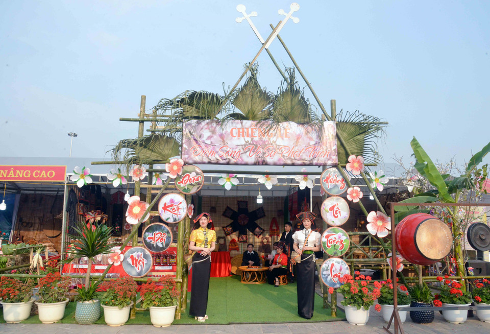 Một trại Văn hóa tại Lễ hội “Mùa hoa Ban” Sơn La 2023 do Thành ủy Sơn La tổ chức. (Ảnh: Quang Quyết/TTXVN)