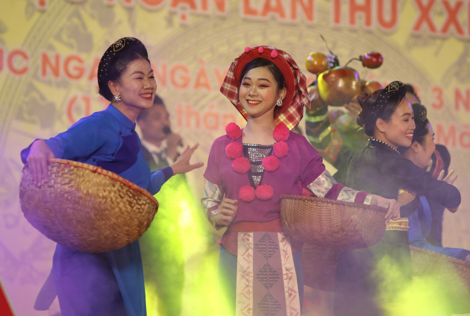 Chương trình biểu diễn nghệ thuật tại buổi lễ. (Ảnh: Danh Lam/TTXVN)