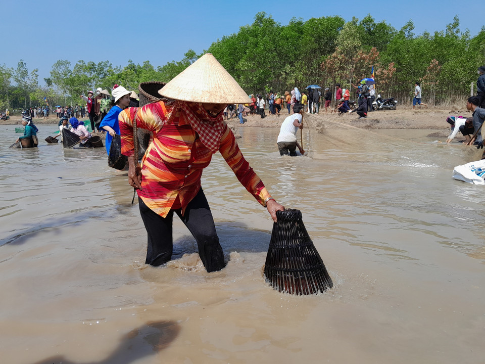 Ngày 17/3, tại xã Lộc Khánh (huyện biên giới Lộc Ninh, tỉnh Bình Phước) diễn ra lễ hội Phá Bàu dân tộc Khmer. Đây là lễ hội được Bộ Văn hóa, Thể thao và Du lịch công nhận là Di sản văn hóa phi vật thể quốc gia năm 2019. (Ảnh: K GỬIH/TTXVN)