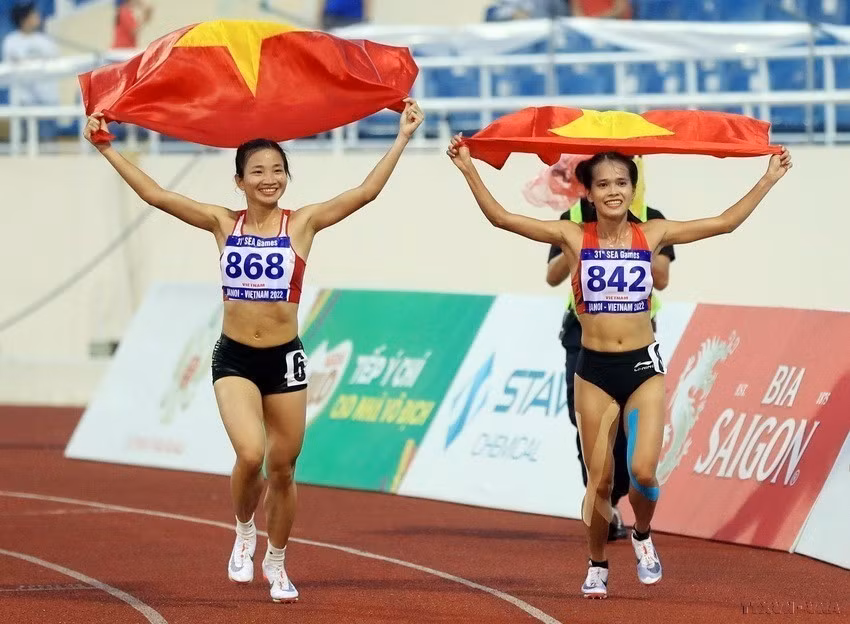 Những “Bông hồng Vàng” của điền kinh Việt Nam đã góp phần quan trọng đưa đoàn thể thao nước chủ nhà vươn lên dẫn đầu bảng tổng sắp tại Sea Games 31. (Ảnh: Huy Hùng/TTXVN)