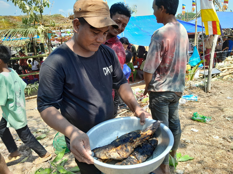 Lễ Phá Bàu của đồng bào dân tộc Khmer ở xã Lộc Khánh là lễ hội truyền thống. Đây là loại hình văn hóa dân gian tổng hợp, chứa đựng nhiều giá trị độc đáo riêng, nội dung phong phú và đa dạng của người Khmer ở Lộc Khánh nói riêng và tỉnh Bình Phước nói chung. (Ảnh: K GỬIH/TTXVN)