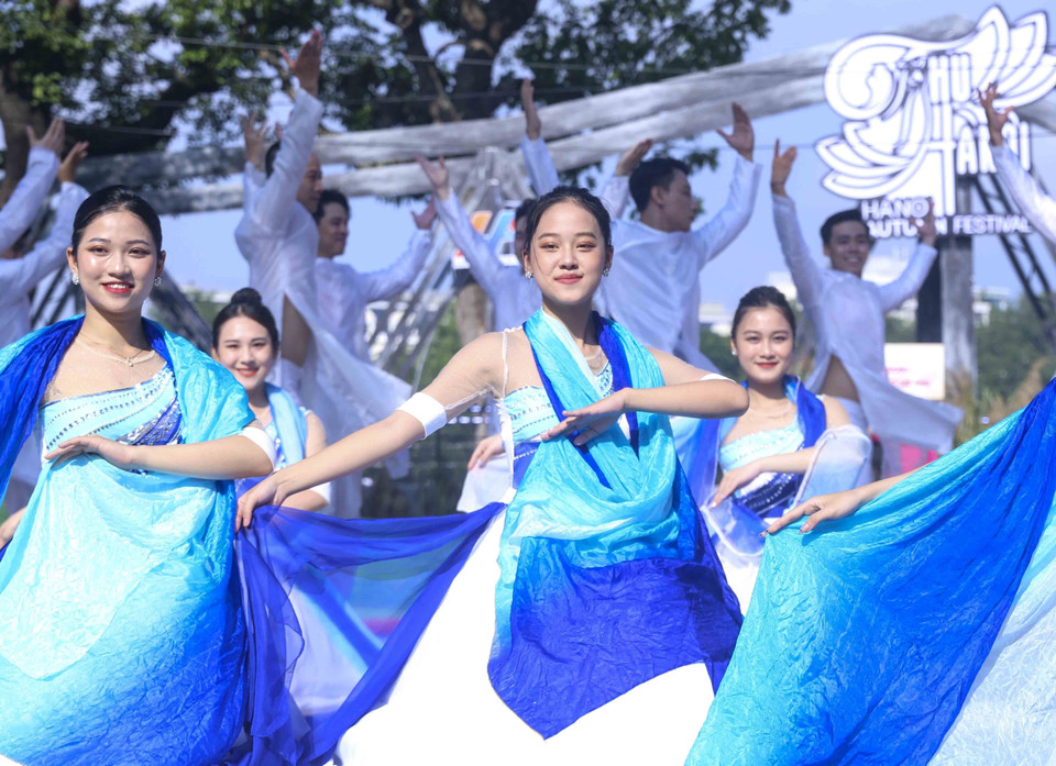 Tiết mục múa Khúc giao mùa. (Ảnh: Tuấn Đức/TTXVN)