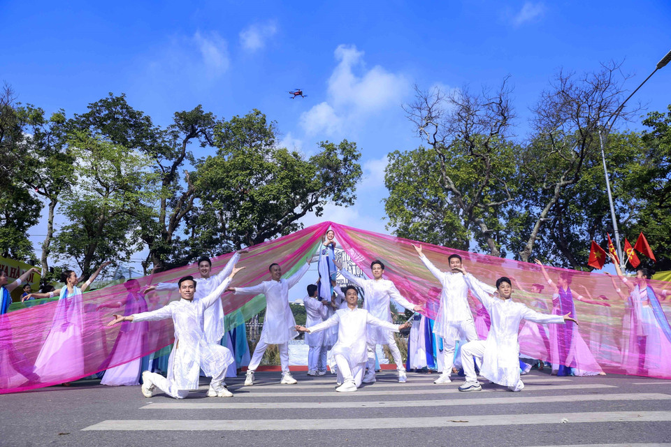 Tiết mục múa Khúc giao mùa. (Ảnh: Tuấn Đức/TTXVN)