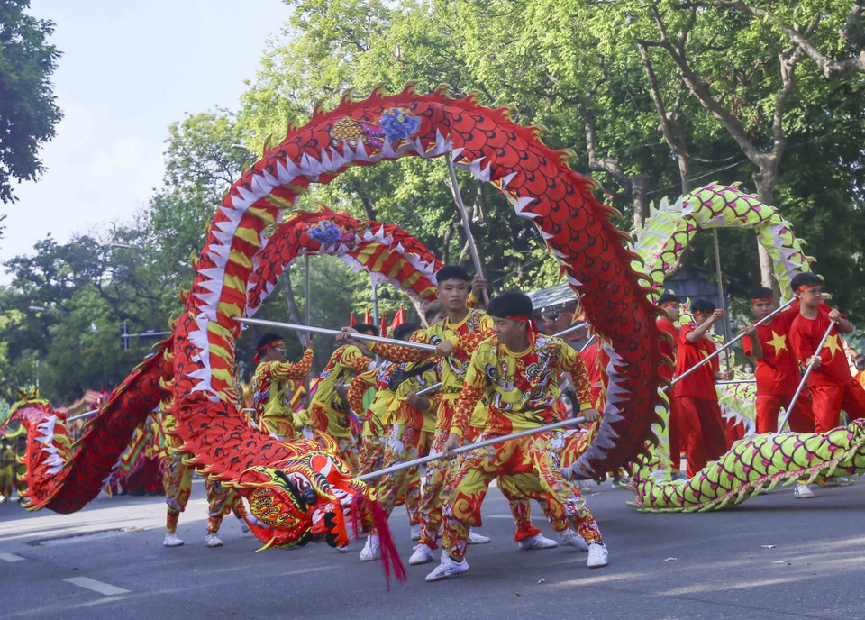 Tiết mục múa rồng của huyện Thanh Oai, Hà Nội. (Ảnh: Tuấn Đức/TTXVN)