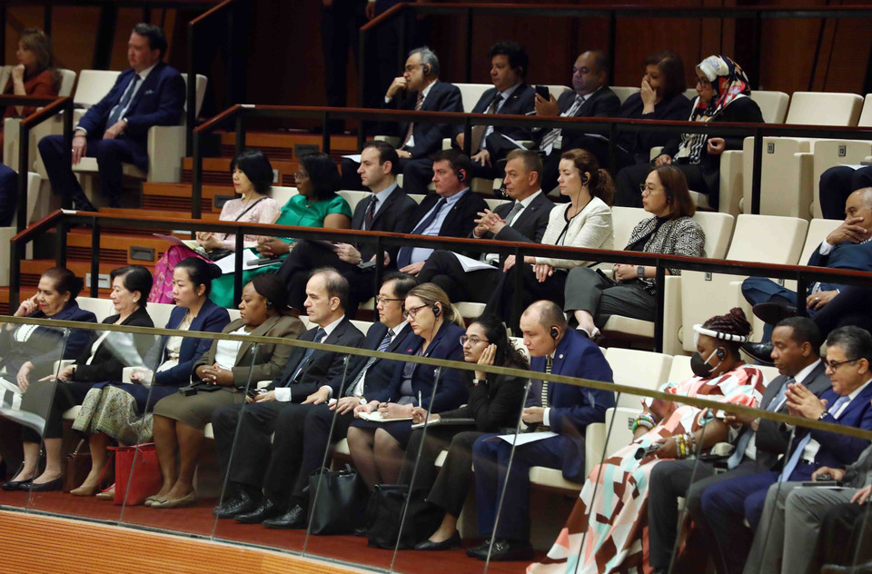 Đại diện các cơ quan ngoại giao, tổ chức quốc tế tại Hà Nội tham dự phiên khai mạc. (Ảnh: Phạm Kiên/TTXVN)