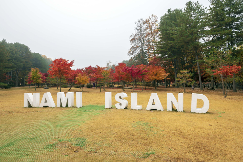 Đảo Nami trong sương sớm. (Ảnh: Anh Nguyên/TTXVN)