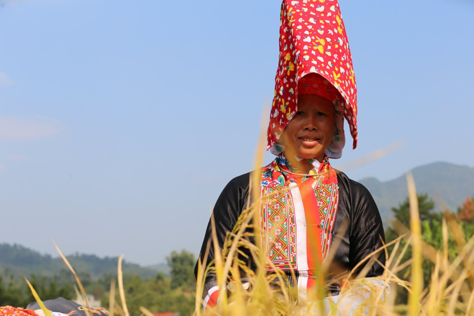 Nét đẹp trang phục truyền thống của cô gái Dao Thanh Phán, một trong những sức hút với du khách khi đến Bình Liêu ( Quảng Ninh). (Ảnh: Thanh Vân/TTXVN)