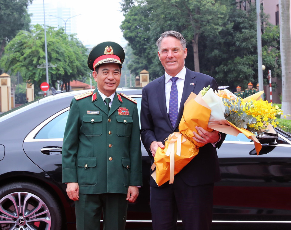 Sáng 25/11, tại Trụ sở Bộ Quốc phòng, Đại tướng, Bộ trưởng Quốc phòng Phan Văn Giang đón và hội đàm với Phó Thủ tướng, Bộ trưởng Quốc phòng Australia Richard Males thăm chính thức Việt Nam. (Ảnh: Trọng Đức/TTXVN)