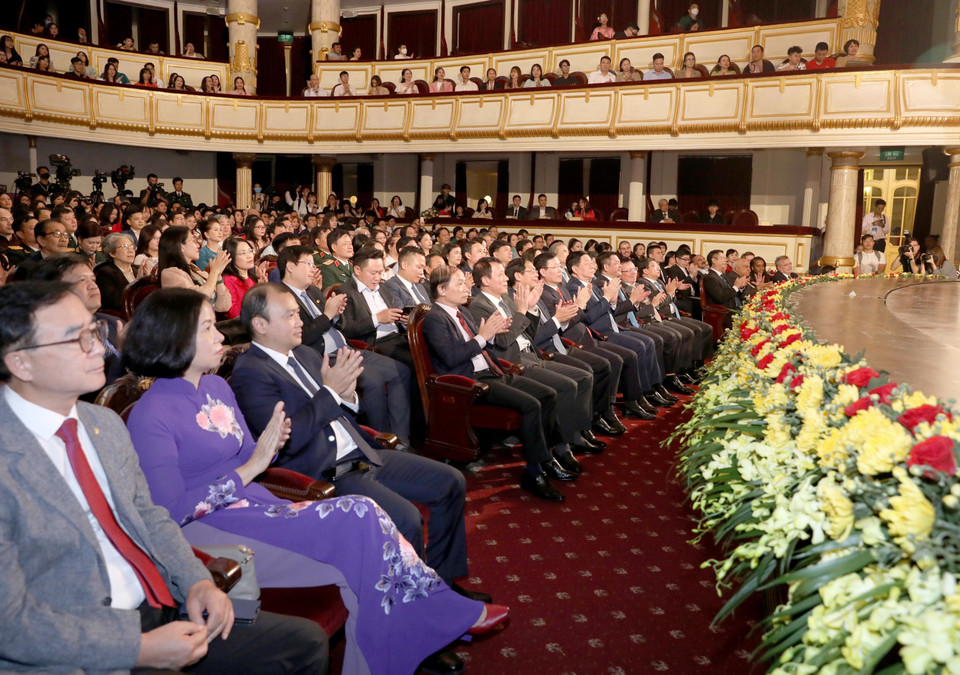 Các vị lãnh đạo Đảng, Nhà nước dự Lễ trao giải. (Ảnh: Phương Hoa/TTXVN)