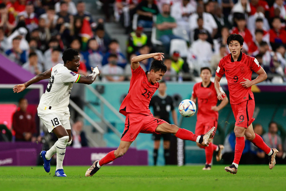 Trận đấu giữa Hàn Quốc và Ghana đã diễn ra hấp dẫn ngay sau tiếng còi khai cuộc khi cả hai đội đều chơi tấn công. (Ảnh: Hải An/Vietnam+)