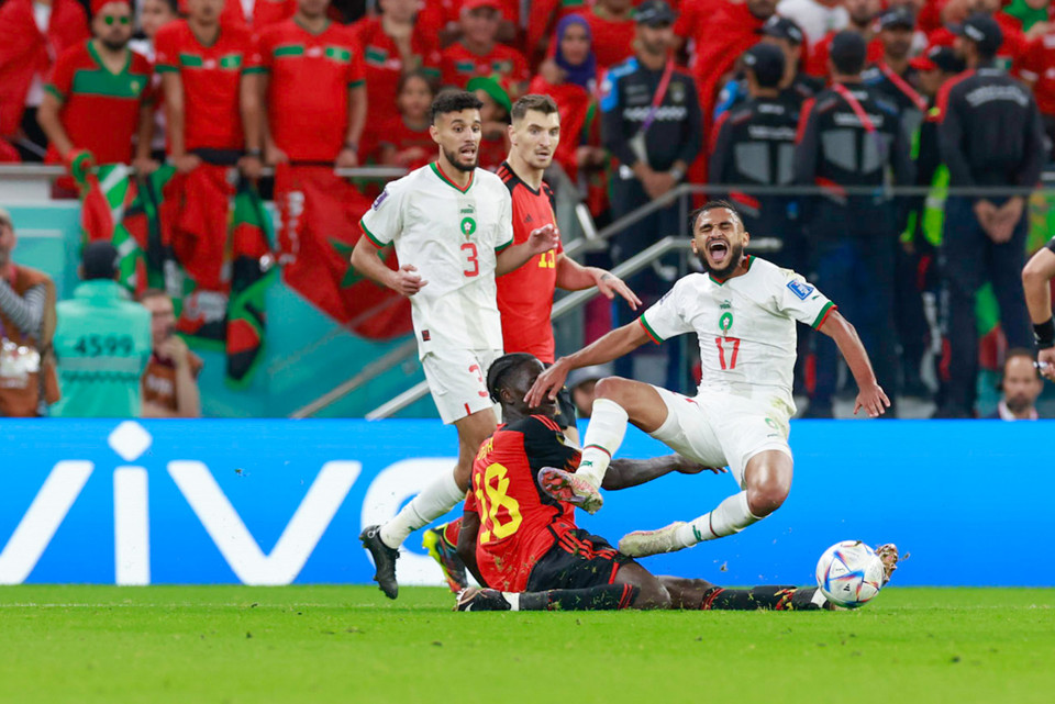 Một pha tranh bóng quyết liệt của cầu thủ hai đội. (Ảnh: Hải An/Vietnam+)