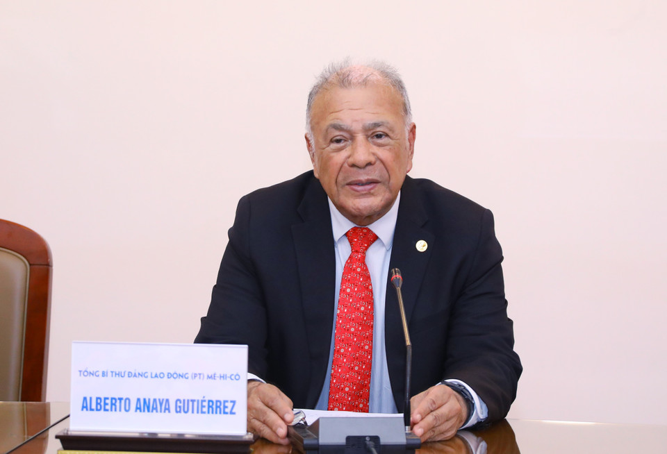 Tổng Bí thư Đảng Lao động Mexico Alberto Anaya Gutierrez phát biểu. (Ảnh: Văn Điệp/TTXVN)