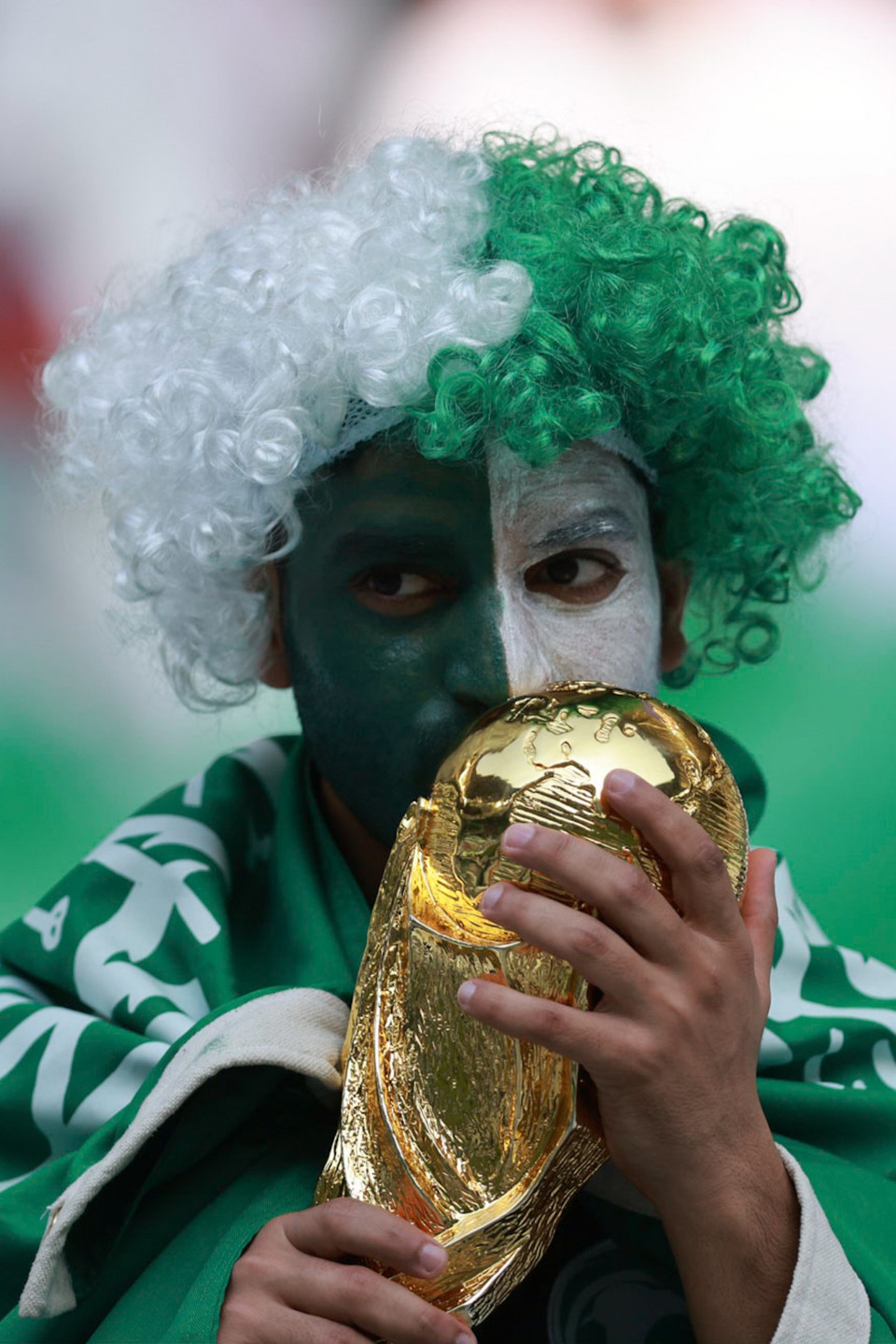 Một cổ động viên Maroc với phục trang ấn tượng. (Ảnh: Hải An/Vietnam+)