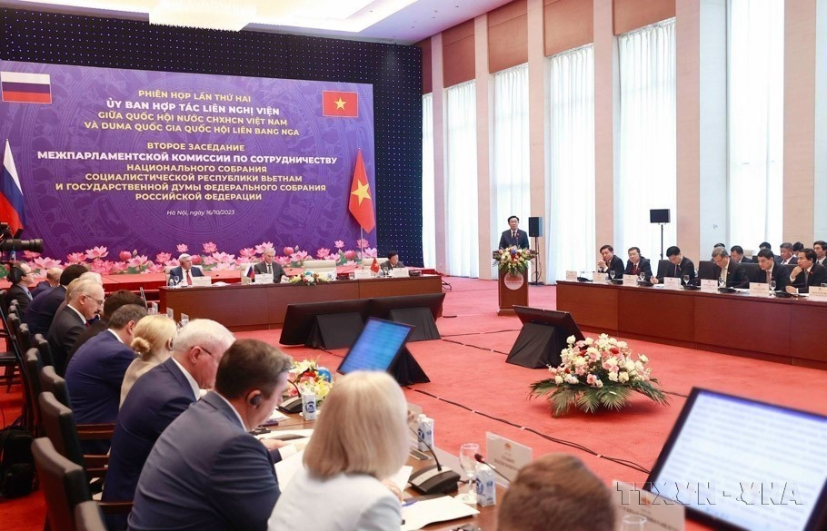 Chủ tịch Quốc hội Vương Đình Huệ và Chủ tịch Duma Quốc gia Quốc hội Liên bang Nga Vyacheslav Volodin chủ trì Phiên họp lần thứ hai của Ủy ban hợp tác liên nghị viện giữa Quốc hội hai nước (Hà Nội, 2023). (Ảnh: Doãn Tấn/TTXVN)