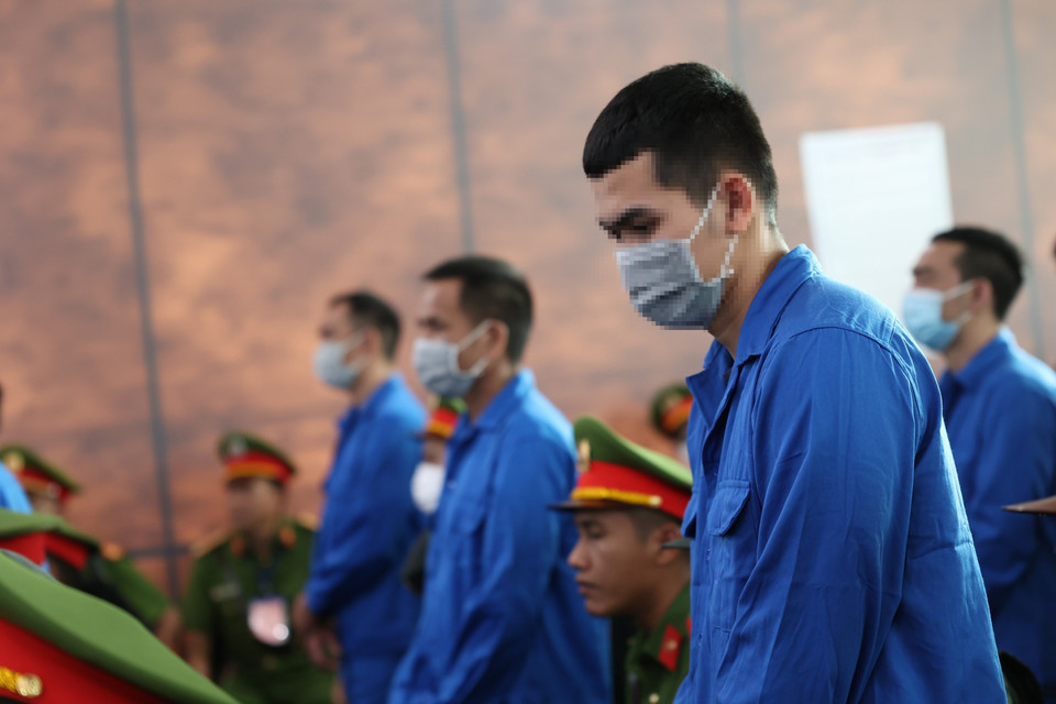 Các bị cáo nghe tòa tuyên án. (Ảnh: TTXVN)