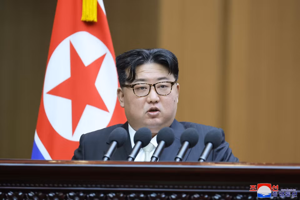 Nhà lãnh đạo Triều Tiên Kim Jong-un phát biểu tại kỳ họp thứ 10 Hội đồng Nhân dân Tối cao (SPA - tức Quốc hội) khóa XIV ở Bình Nhưỡng, ngày 15/1/2024. (Ảnh: Yonhap/TTXVN)