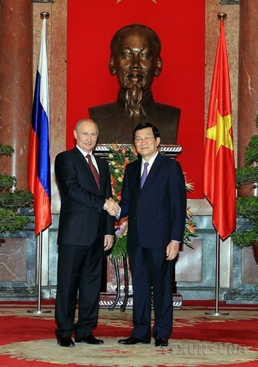 Chủ tịch nước Trương Tấn Sang đón và hội đàm với Tổng thống Nga Vladimir Putin thăm cấp Nhà nước Việt Nam (2013). (Ảnh: Nguyễn Khang/TTXVN)