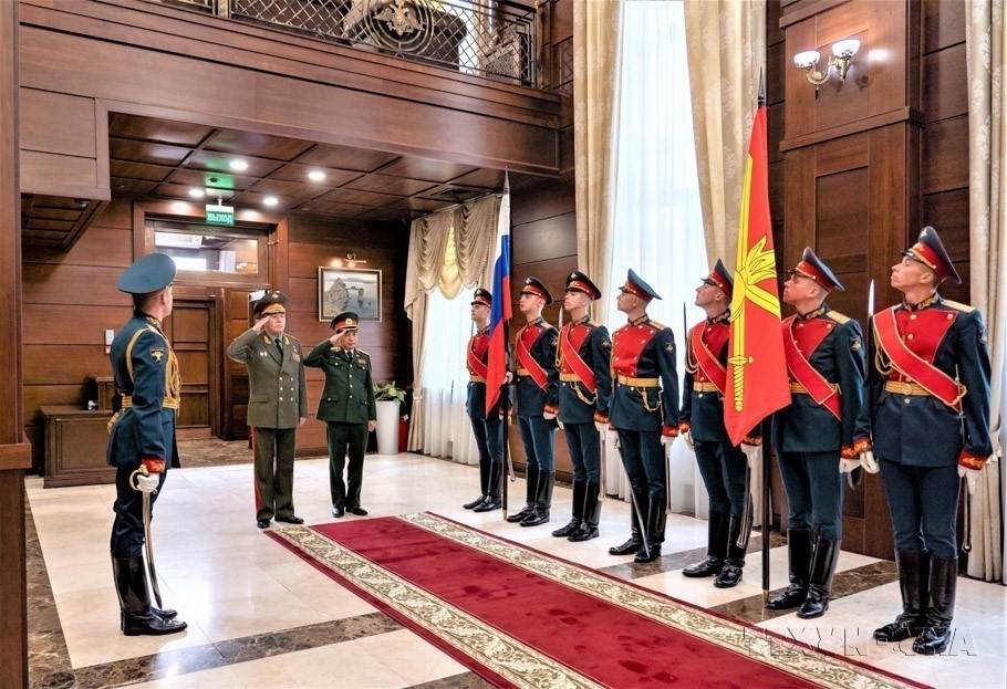 Đại tướng Valery Gerasimov, Tổng tham mưu trưởng các lực lượng vũ trang, Thứ trưởng thứ nhất Bộ Quốc phòng Liên bang Nga chủ trì lễ đón Thượng tướng Phan Văn Giang, Tổng Tham mưu trưởng, Thứ trưởng Bộ Quốc phòng thăm chính thức Liên bang Nga (2019). (Ảnh: Dương Trí/TTXVN)