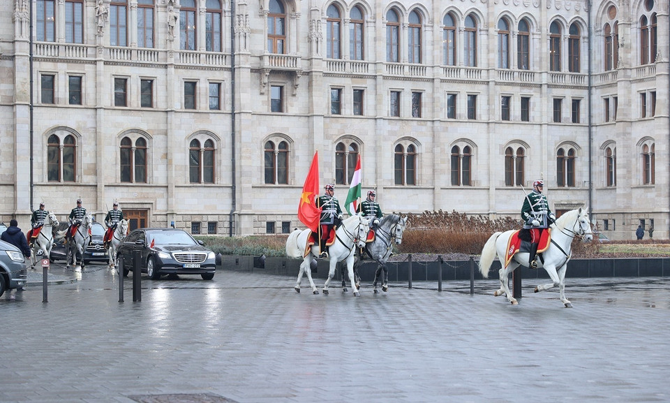 Chiều 18/1/2024 (giờ địa phương), tại Quảng trường Nhà quốc hội ở Thủ đô Budapest, Thủ tướng Viktor Orbán chủ trì Lễ đón Thủ tướng Phạm Minh Chính thăm chính thức Hungary. (Ảnh: Dương Giang/TTXVN)