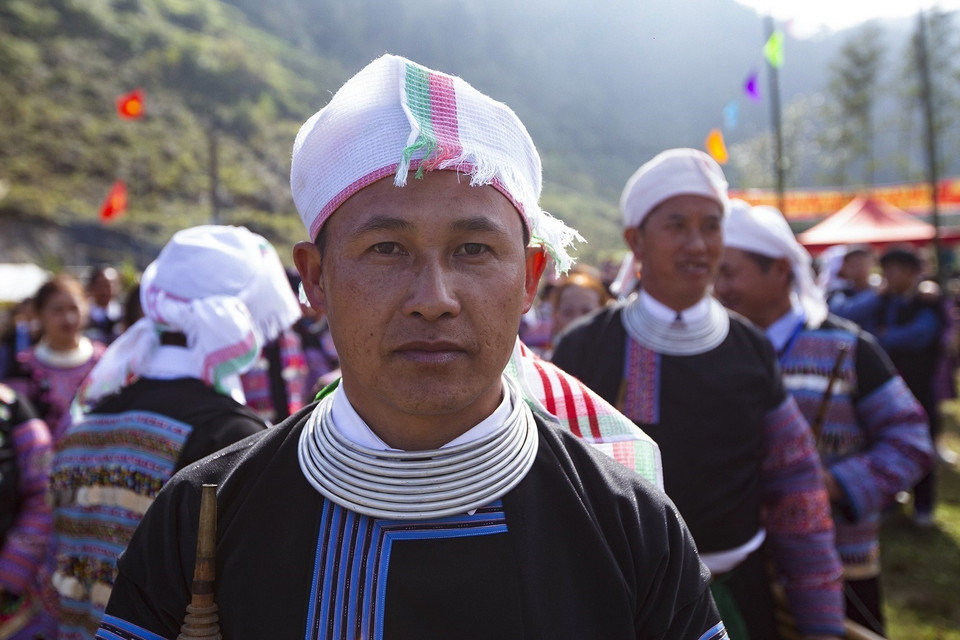 Một chàng người Mông tham gia trình diễn khèn trong Lễ hội Gầu Tào. (Ảnh: Trọng Đạt/TTXVN)