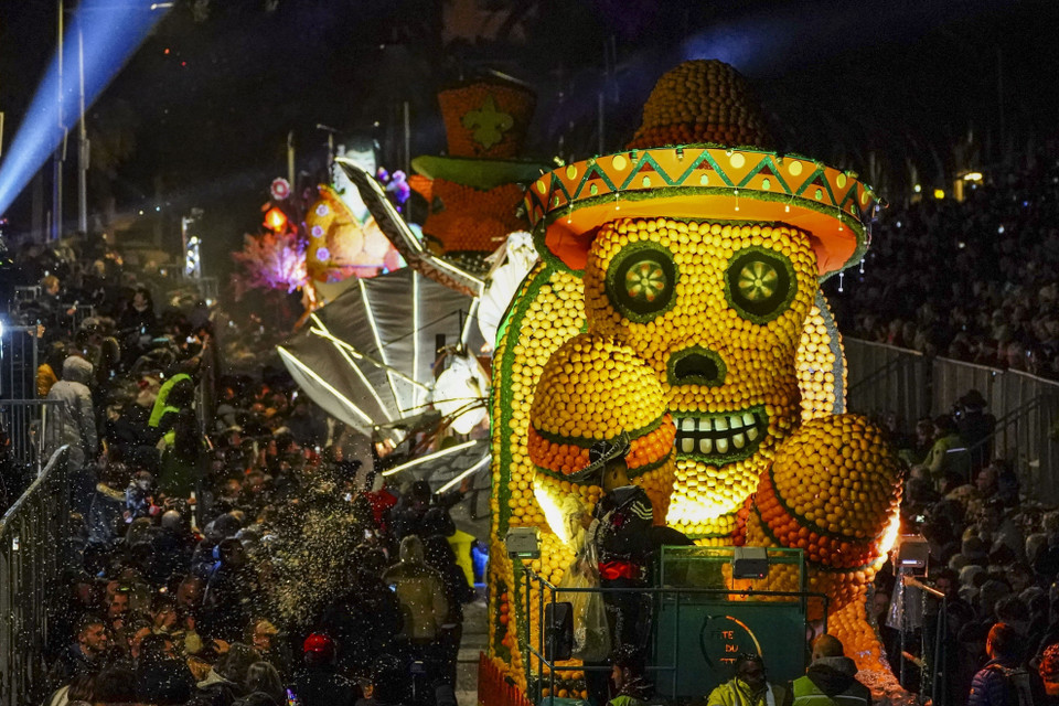 Một tác phẩm làm từ cam và chanh trưng bày tại Lễ hội Chanh lần thứ 87 ở Menton, Pháp, ngày 20/2. (Nguồn: THX/TTXVN)