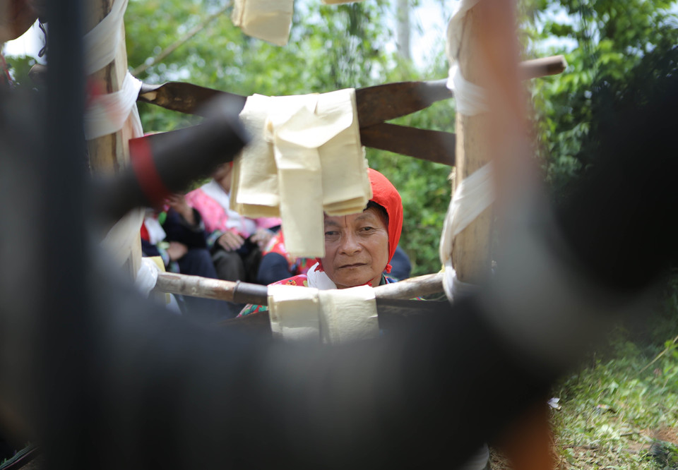 Bậc thang lên ngũ đài và cúng giải hạn, xóa điều xấu, đón điều tốt về. (Ảnh: Chu Hiệu/TTXVN)