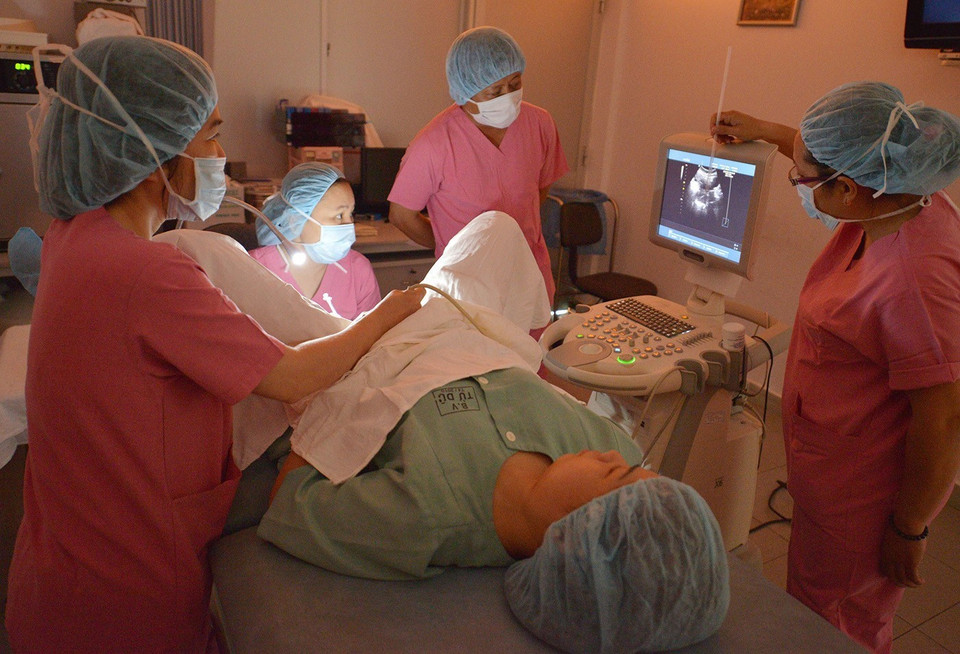 Bệnh viện Từ Dũ là bệnh viện đầu ngành khu vực phía Nam trong lĩnh vực sản-phụ khoa, là cơ sở công lập đầu tiên trong cả nước triển khai các kỹ thuật y học sinh sản hiện đại của thế giới trong chuẩn đoán và điều trị, trong đó nổi bật là kỹ thuật hỗ trợ sinh sản-thụ tinh ống nghiệm, được ứng dụng từ năm 1997. (Ảnh: Phương Vy/TTXVN)