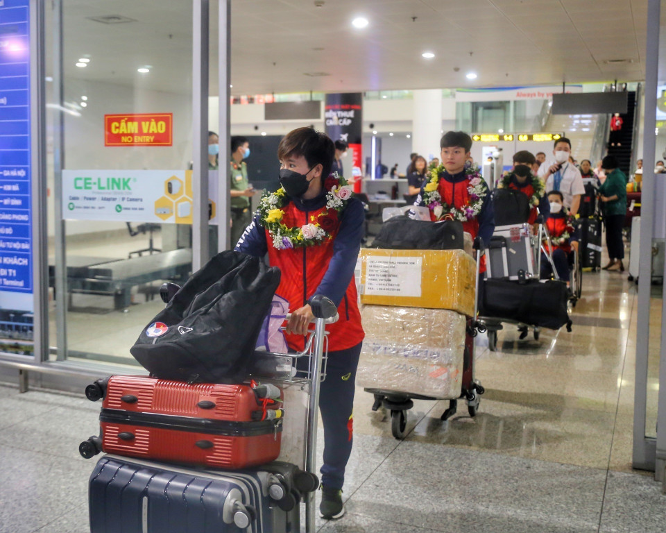 Đội tuyển Bóng đá Nữ tại Sân bay Quốc tế Nội Bài. (Ảnh: Tuấn Đức/TTXVN)