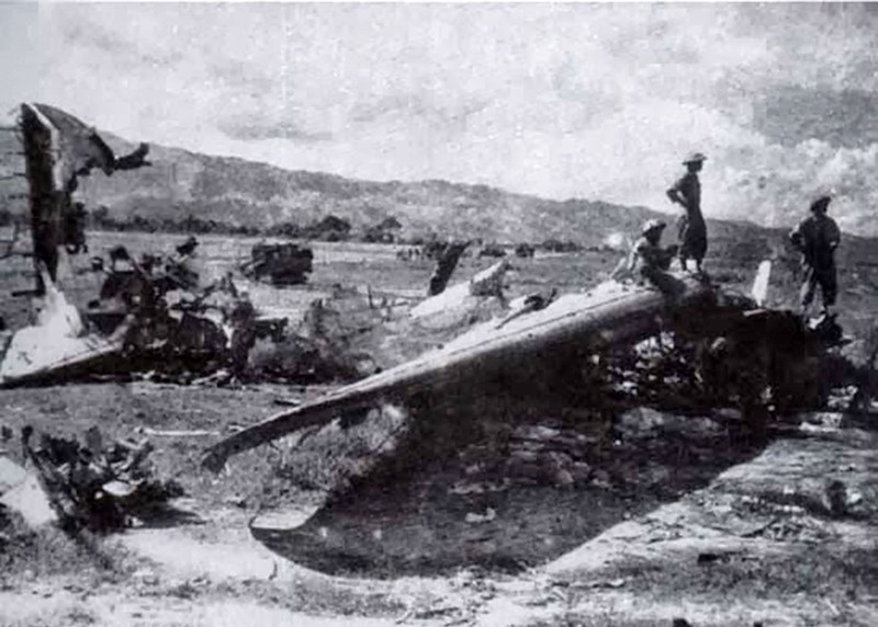 Chiếc máy bay thứ 36 của quân Pháp bị lực lượng phòng không của Trung đoàn 367 (Đại đoàn 351) bắn rơi tại Hồng Cúm. (Ảnh: Tư liệu/TTXVN phát)