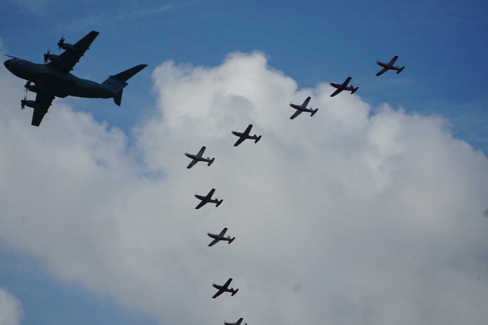 Trình diễn đội hình máy bay. (Ảnh: Hằng Linh/TTXVN)