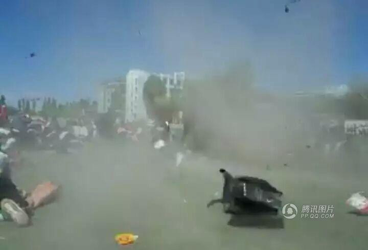 Sau đó, Lý Giai Kỳ được đưa đi cấp cứu và hiện sức khỏe đã ổn định. (Nguồn: QQ)