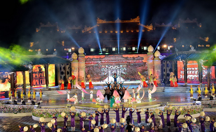 Biểu diễn của đoàn nghệ thuật trong nước. (Ảnh: Thanh Hà/TTXVN)