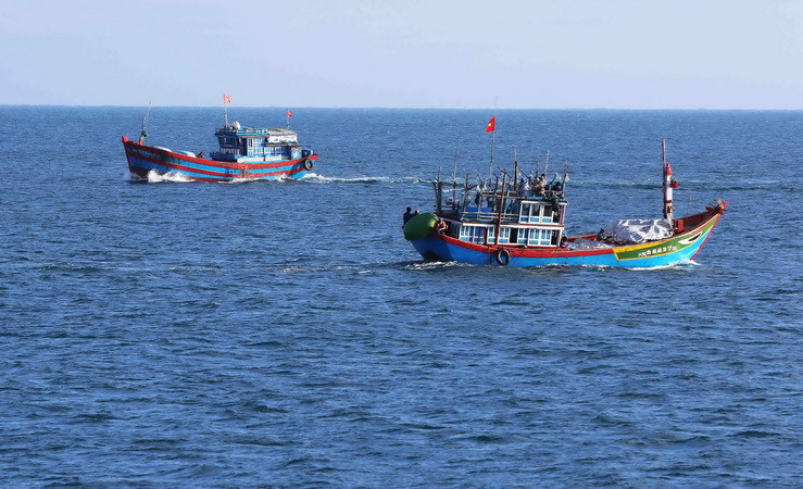 Tàu thuyền tấp nập ra vào đảo Lý Sơn. (Ảnh: Trần Lê Lâm/TTXVN)